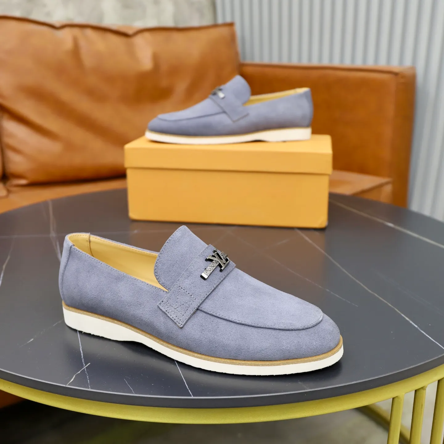 Ex-factory price: 442💰🙅‍♂️🙅‍♂️🙅‍♂️ Brand: LV Louis Vuitton Standard code: 38-44 (45 customized) Grade: Same as the official website Material: Original cow suede material stitching Comfortable and breathable cowhide lining Lightweight wear-resistant foam outsole Style category: Men's fashionable casual shoes Running sports shoes Distinguished luxury brand elements Top luxury color: actual picture color